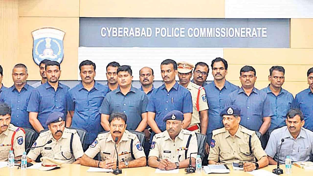 గంజాయి స్మగ్లింగ్‌లో యూపీ, ముంబై ముఠాలు