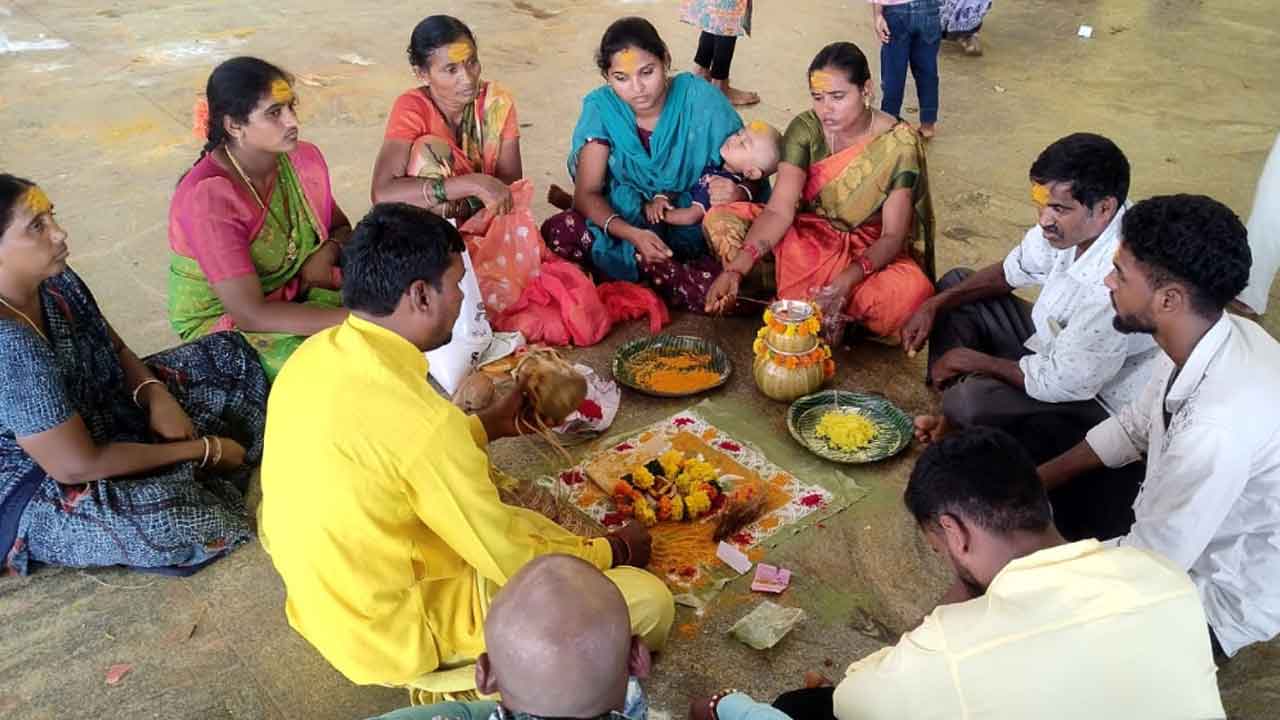 Mallanna Temple | కొమురవెల్లి మల్లన్న ఆలయంలో భక్తుల సందడి
