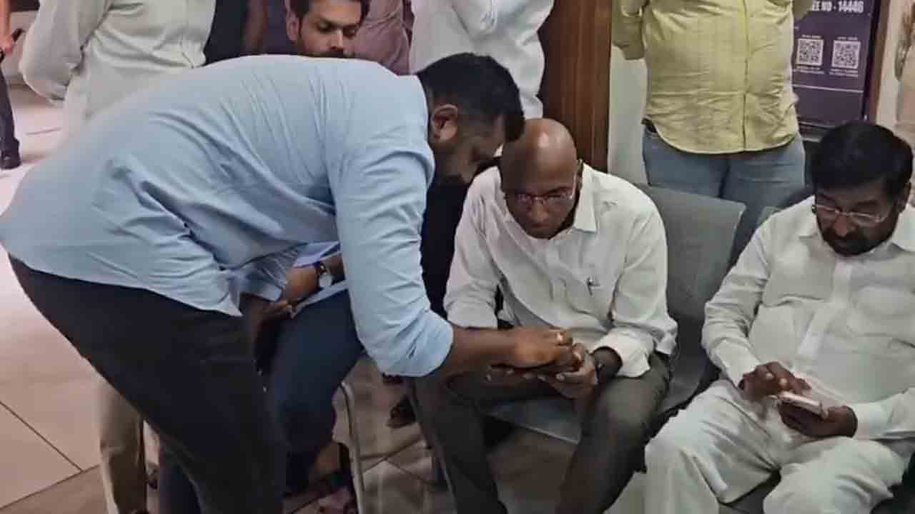 Konatham Dileep | కొణ‌తం దిలీప్ అక్ర‌మ అరెస్ట్.. సీసీఎస్ కార్యాల‌యానికి బీఆర్ఎస్ నేత‌లు