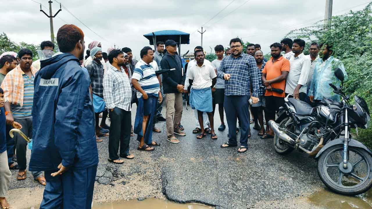 Heavy rains | దుందుభి వాగులో చిక్కుకున్న ఇద్దరు గొర్ల కాపరులు, 200 గొర్రెలు ..కొనసాగుతున్న రెస్క్యూ ఆపరేషన్‌