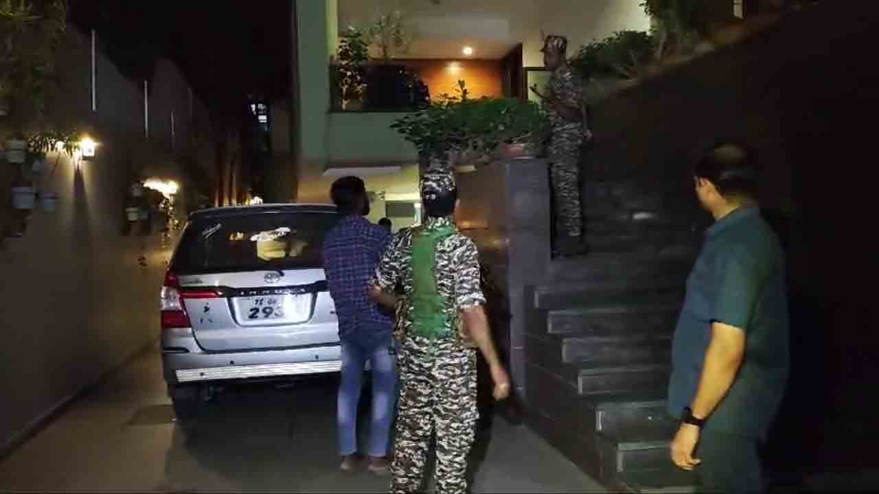 Ponguleti Srinivas Reddy | మంత్రి పొంగులేటి శ్రీనివాస్ రెడ్డి నివాసంలో కొన‌సాగుతున్న ఈడీ సోదాలు