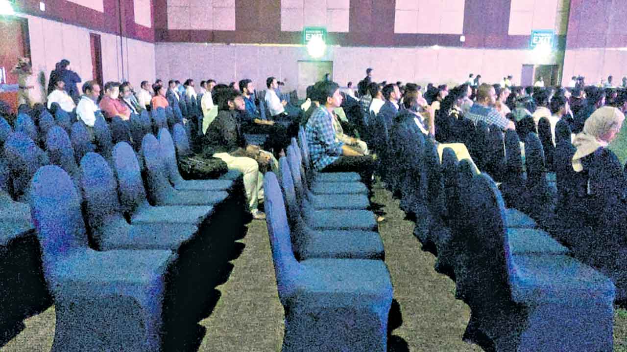 AI ​​Global Summit | ఆర్భాటంగా ప్రచారం చేసుకున్నా.. ఏఐ గ్లోబల్‌ సమ్మిట్‌లో ఖాళీ కుర్చీలు