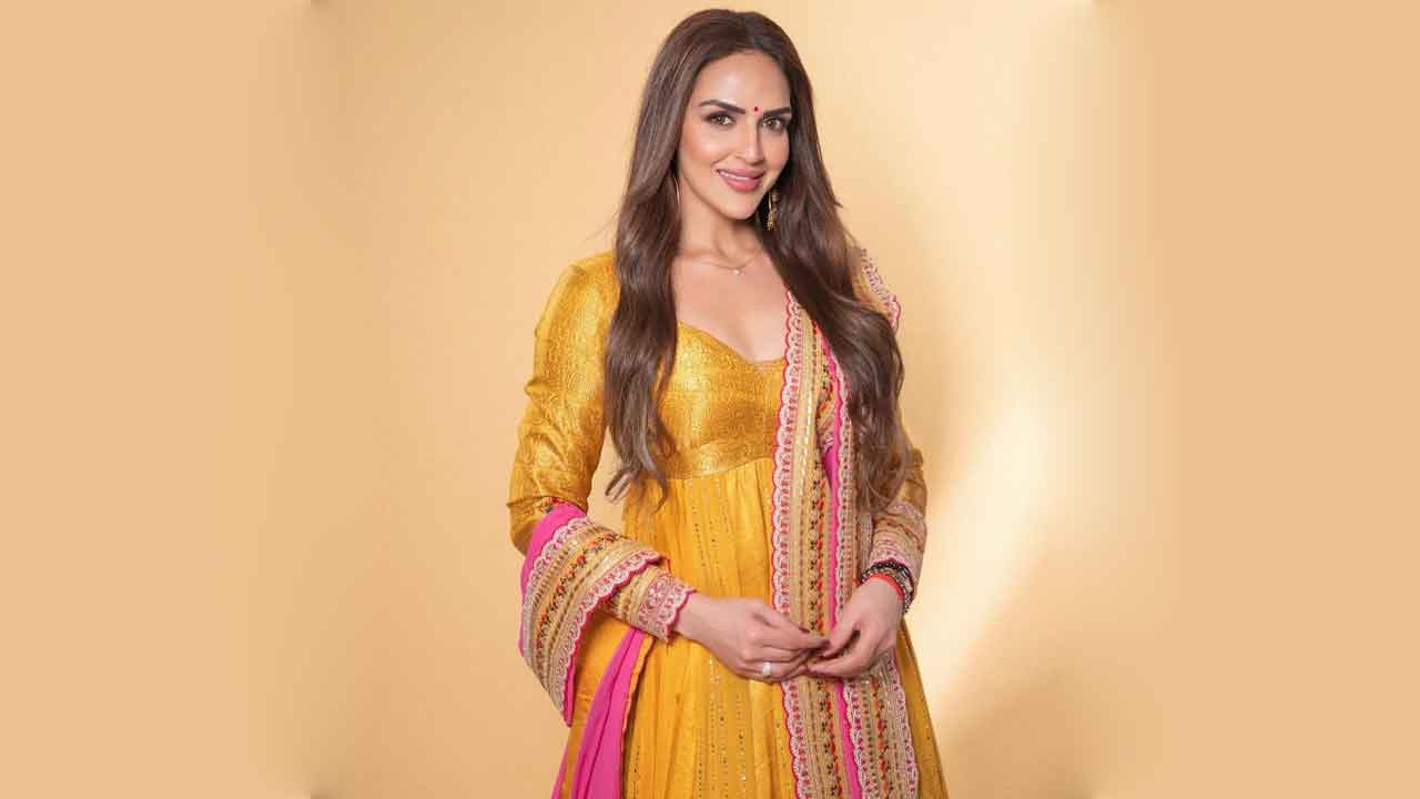Esha Deol | అలా చేసినందుకు చెంప ఛెళ్లుమనిపించా.. ఆసక్తికర విషయాన్ని బయటపెట్టిన ఈషా