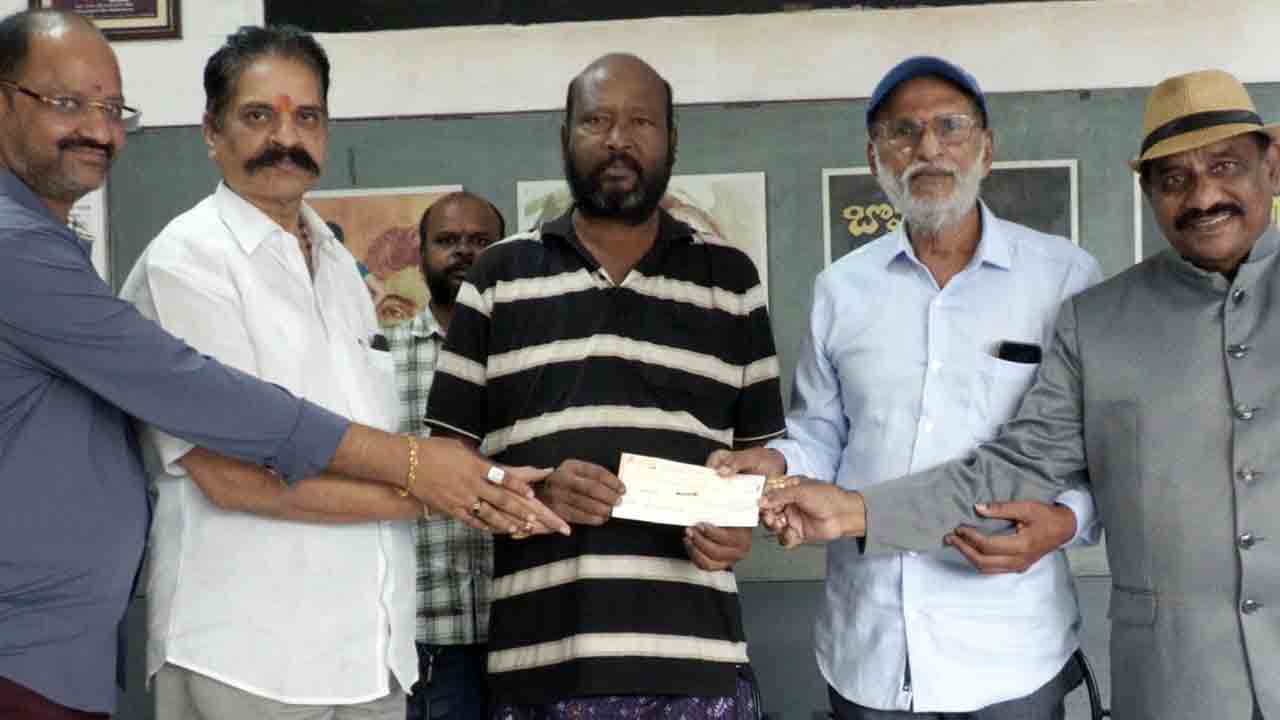 Fish Venkat | ఫిష్ వెంక‌ట్‌కు ఆర్థిక సాయం అందించిన ప్ర‌ముఖ నిర్మాత