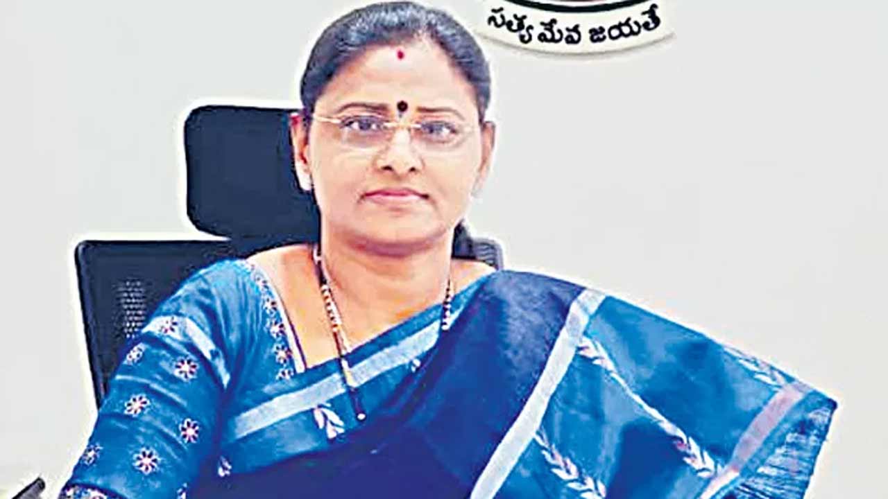 Gudlavalleru Engineering College | ఆ హాస్టల్‌లో హిడెన్‌ కెమెరాలు దాగి ఉన్నాయి.. గుడ్లవల్లేరు ఘటనపై మహిళా కమిషన్‌ చైర్‌పర్సన్‌ సంచలన వ్యాఖ్యలు