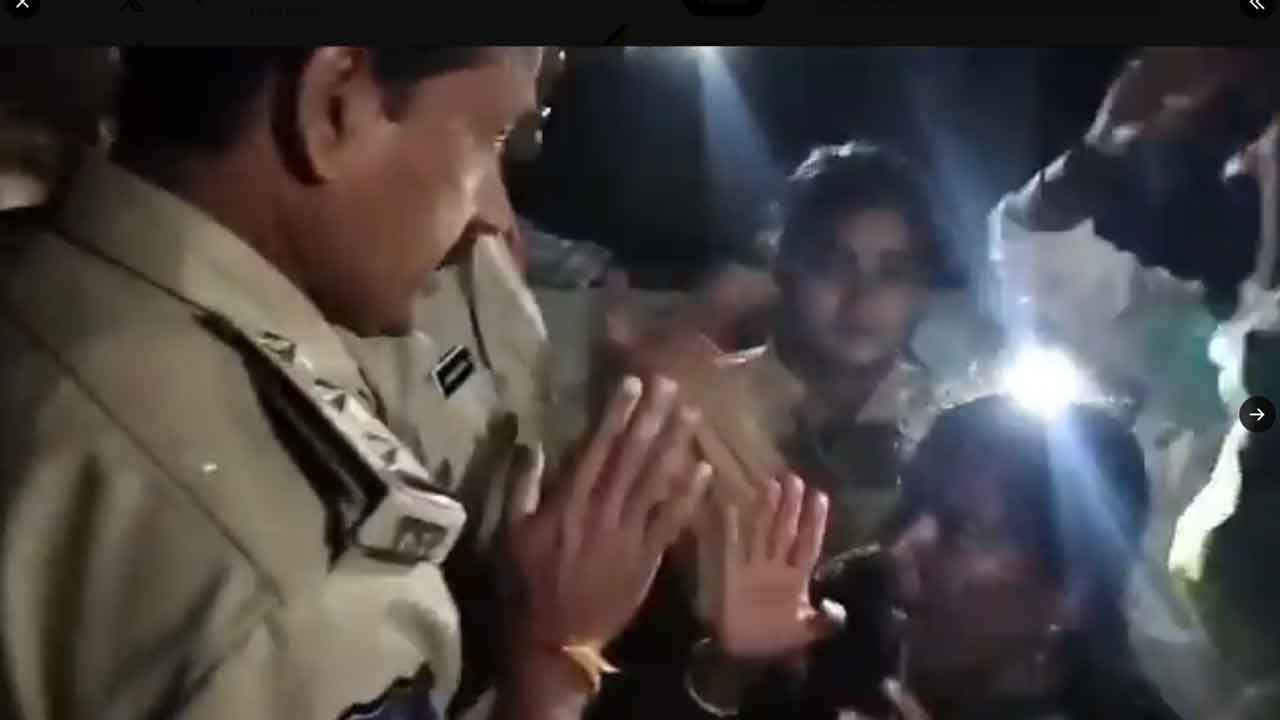 Vikarabad | వికారాబాద్‌ జిల్లాలో గణేష్ విగ్రహాన్ని ధ్వంసం చేసిన ఎస్ఐ  : వీడియో