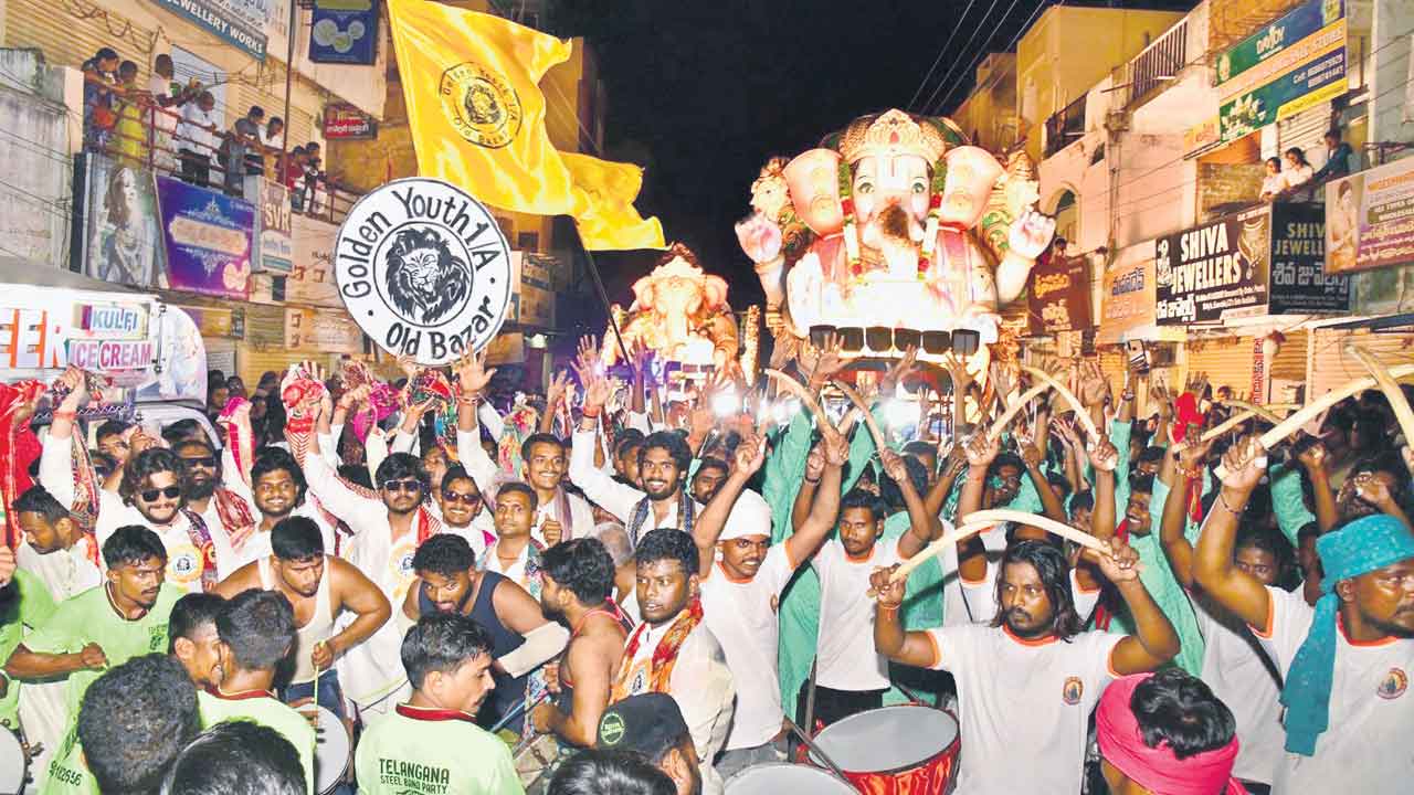 బైబై గణేశా.. గణనాథుడికి ఘన వీడ్కోలు