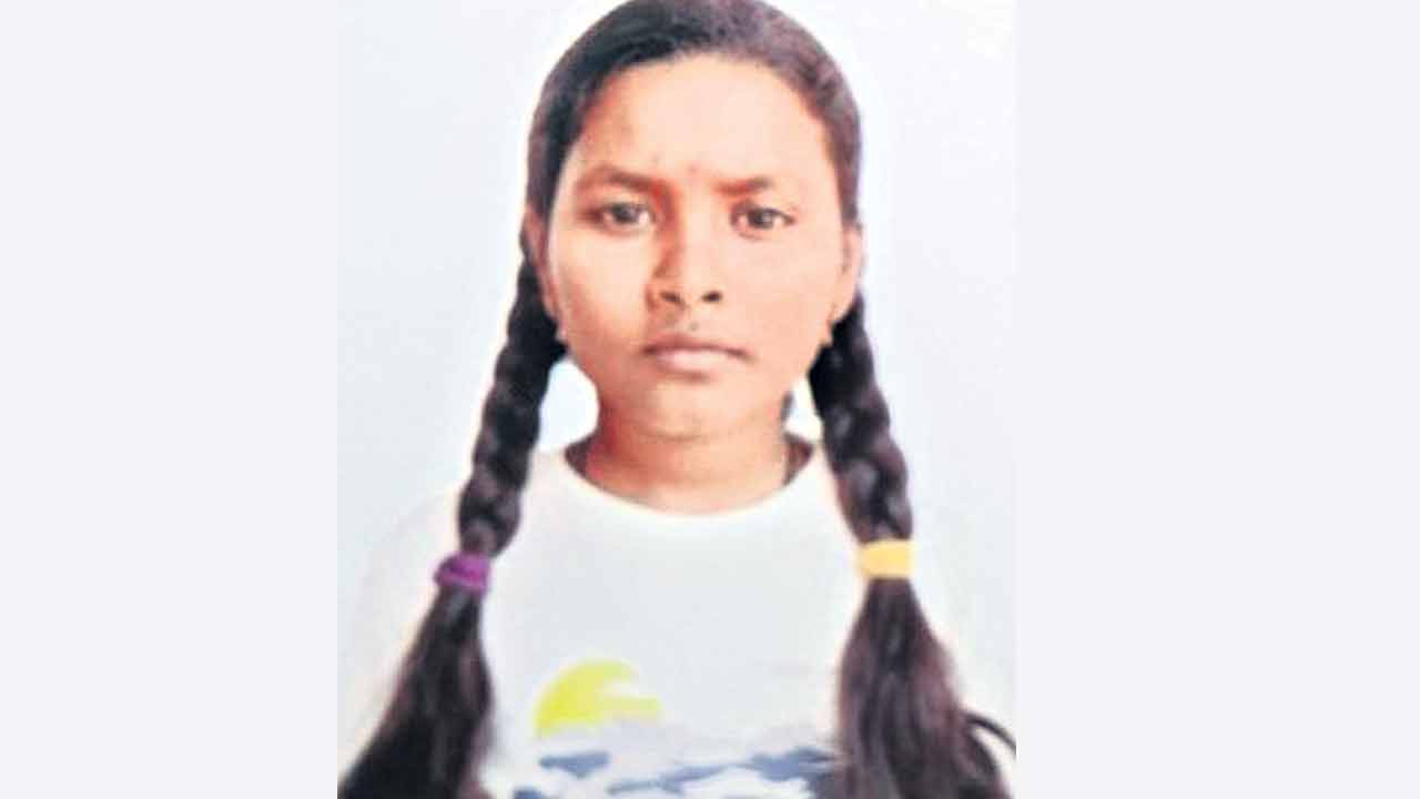 అనారోగ్యంతో గురుకుల విద్యార్థిని మృతి
