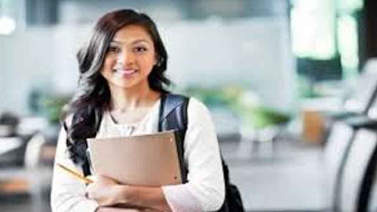 సంతూర్‌ స్కాలర్‌షిప్‌నకు 30 వరకు దరఖాస్తులు