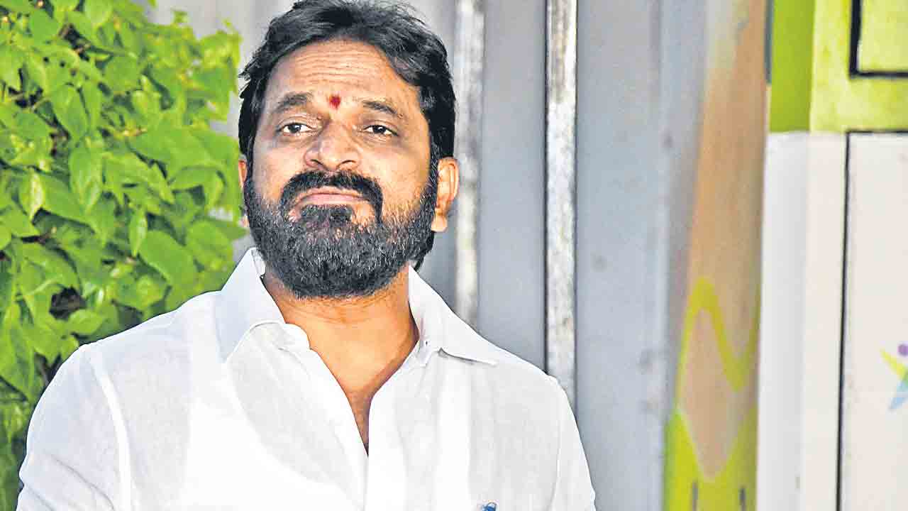 పేదలను రోడ్డున పడేస్తరా?