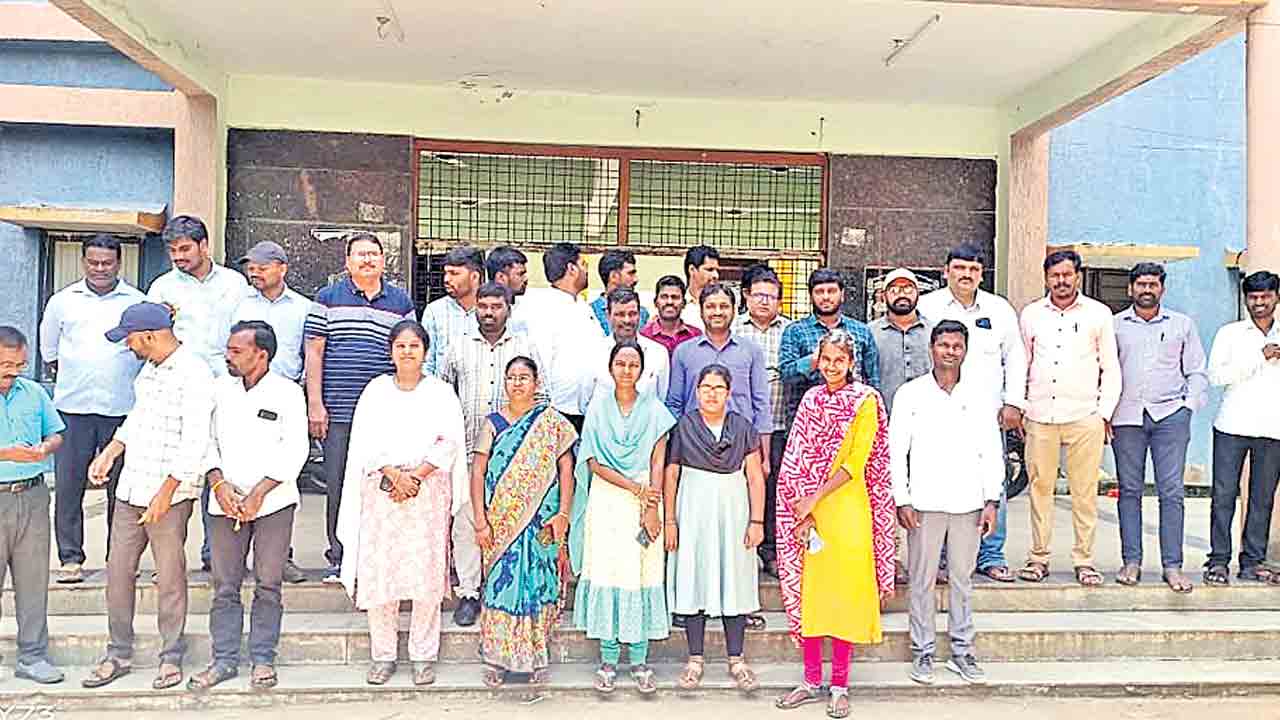 రాష్ట్రవ్యాప్తంగా గురుకులాల్లో ‘చాక్డౌన్’