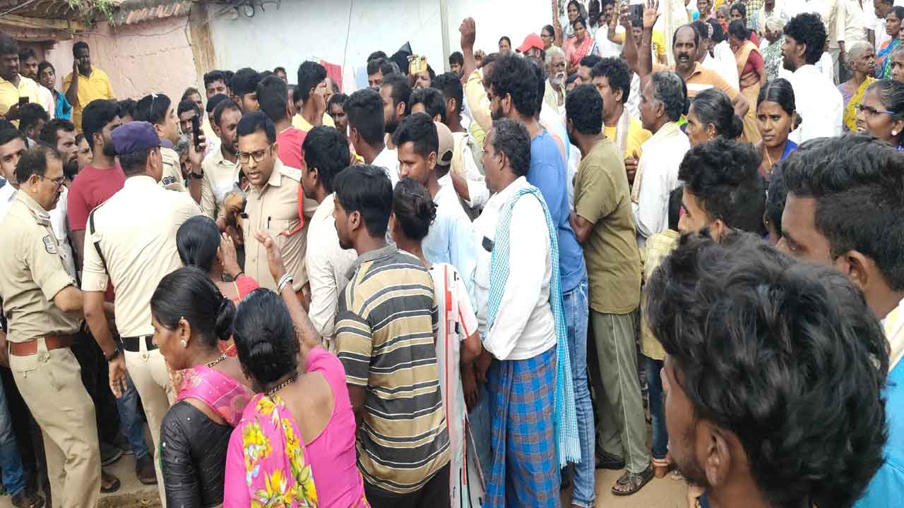 Siddipet | ఏడో తరగతి బాలికపై యువకుడి లైంగికదాడి.. గురువన్నపేటలో ఉద్రిక్త పరిస్థితులు