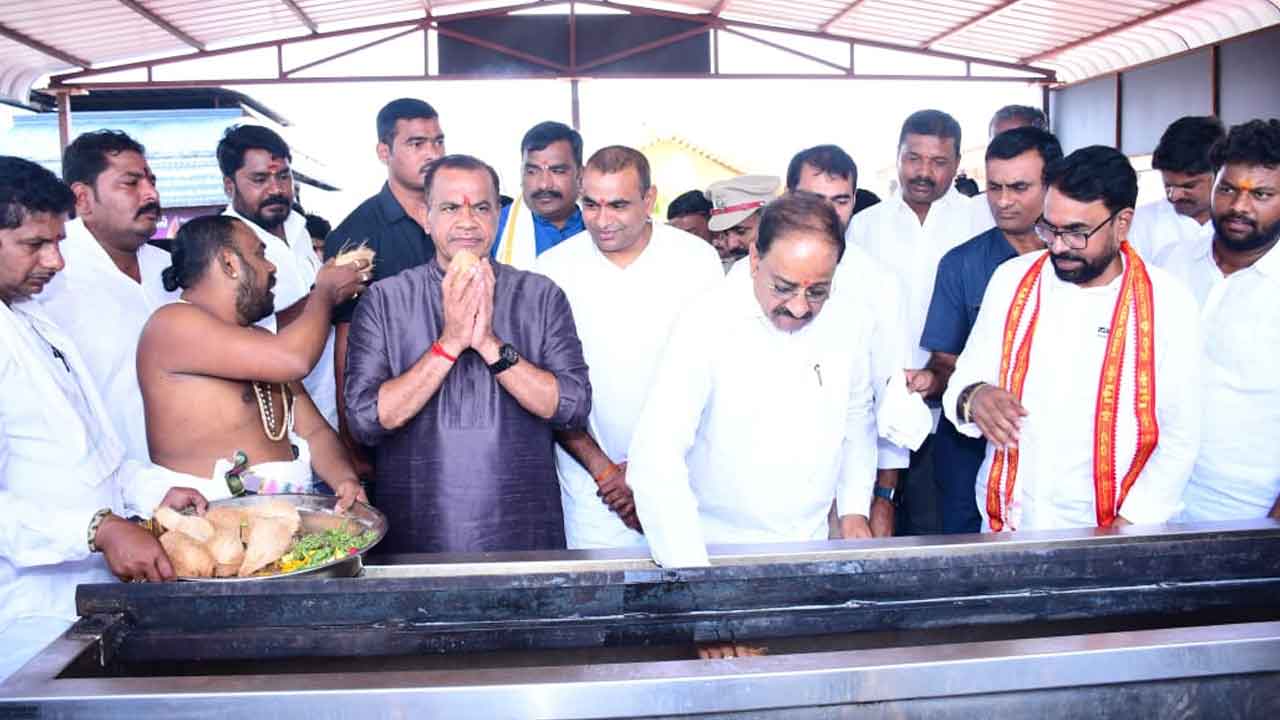 Yadagirigutta | యాదగిరిగుట్టలో మంత్రులు తుమ్మల, కోమటిరెడ్డి పూజలు