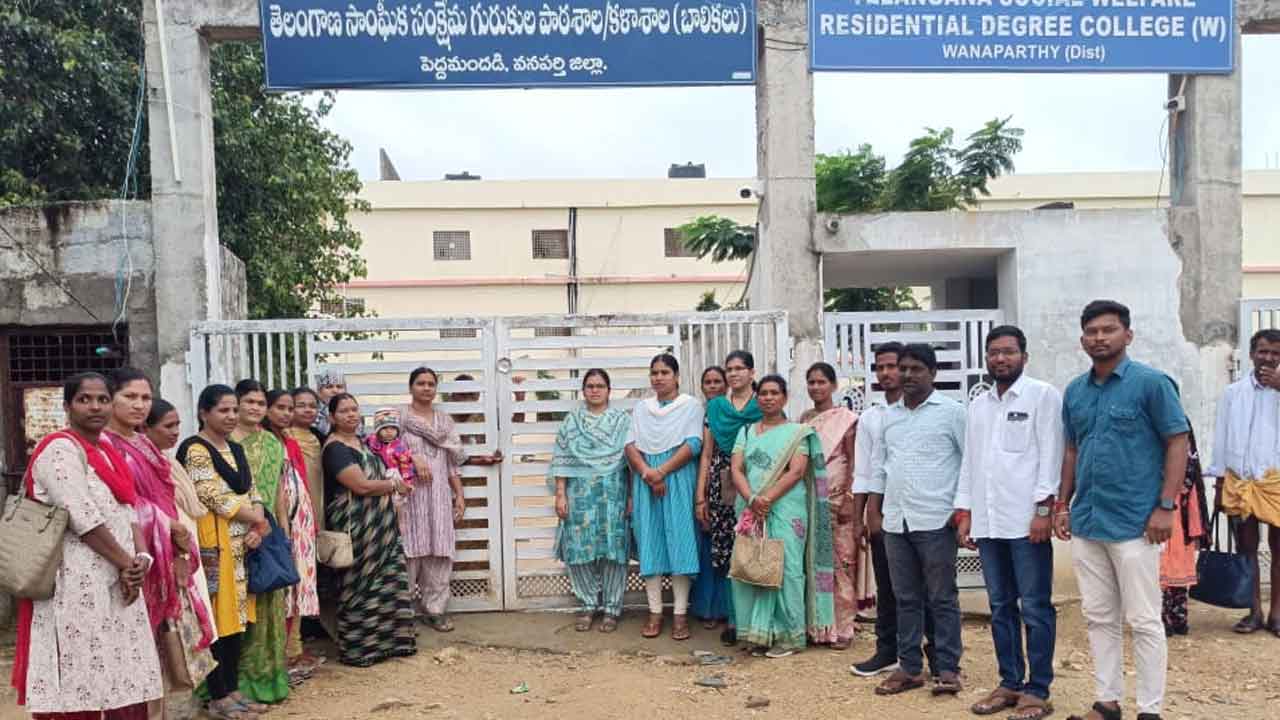 Wanaparthi | అద్దె చెల్లించలేదని గురుకుల పాఠశాల గేటుకు తాళం.. వనపర్తి జిల్లాలో ఘటన
