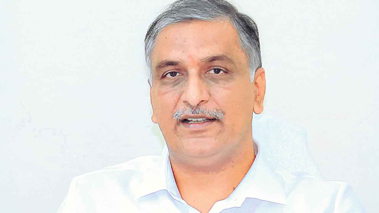 Harish Rao | రైతుల ఇండ్ల మీదికి బ్యాంకర్లు.. పేదల ఇండ్లపైకి బుల్డోజర్లు.. కంటతడి పెట్టించడమే కాంగ్రెస్‌ మార్పా?: హరీశ్‌రావు