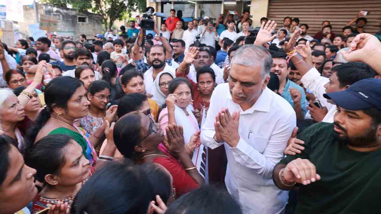 Harish Rao | మీ క‌న్నీళ్లు చూస్తుంటే.. రాతి గుండె కూడా క‌రిగిపోతుంది.. కానీ రేవంత్ గుండె ఎందుకు క‌రుగ‌త‌లేదో : హ‌రీశ్ రావు