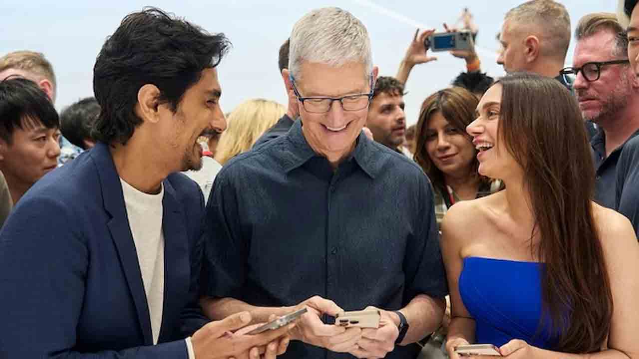 Apple | ఐఫోన్‌ 16 లాంచ్‌ ఈవెంట్‌.. సందడి చేసిన అదితి – సిద్ధార్థ్‌ జంట