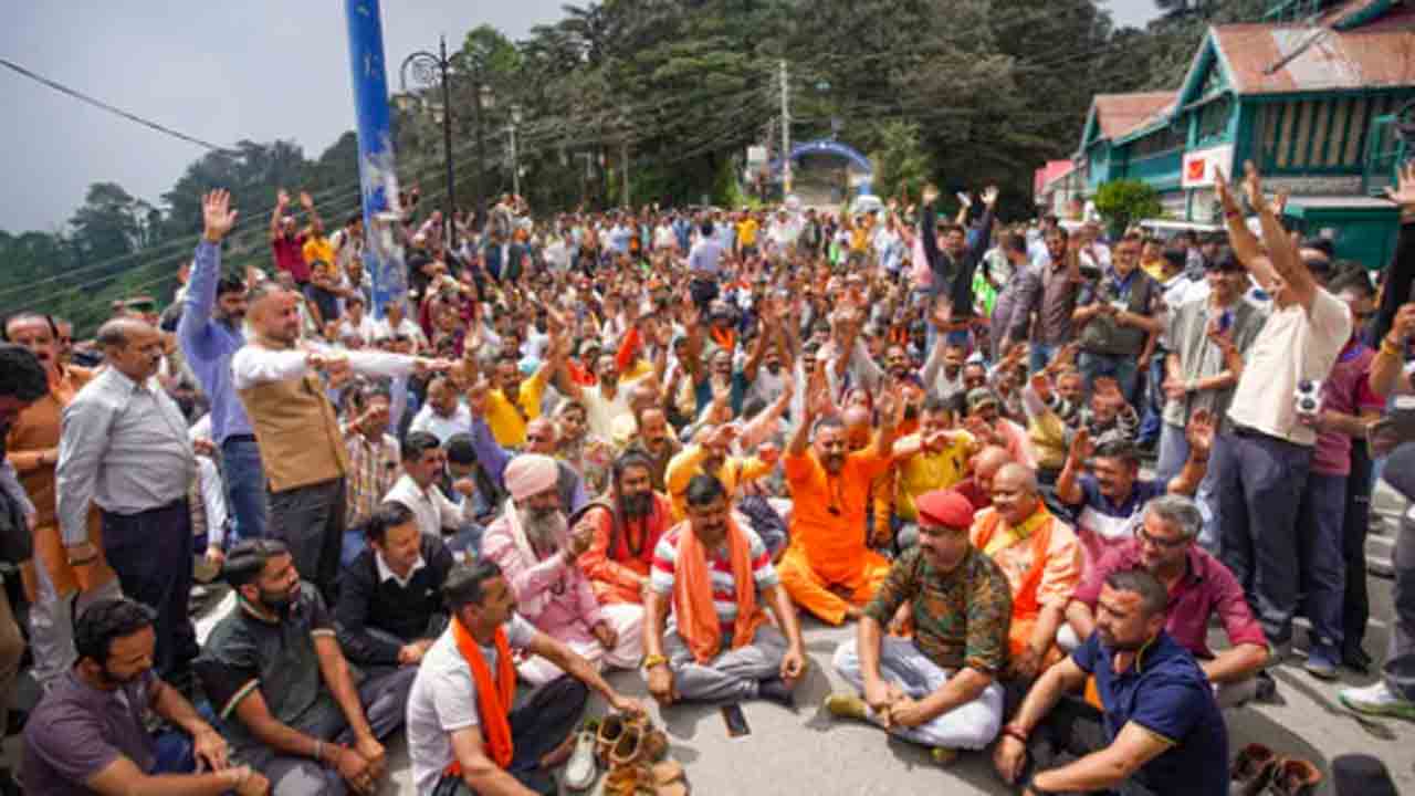 illegal mosque in Shimla | సిమ్లాలో మసీదు వద్ద భారీ నిరసన.. అక్రమంగా నిర్మించిన దానిని కూల్చివేయాలని డిమాండ్‌