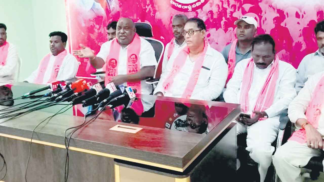 కాంగ్రెస్‌, బీజేపీలు తోడు దొంగలు