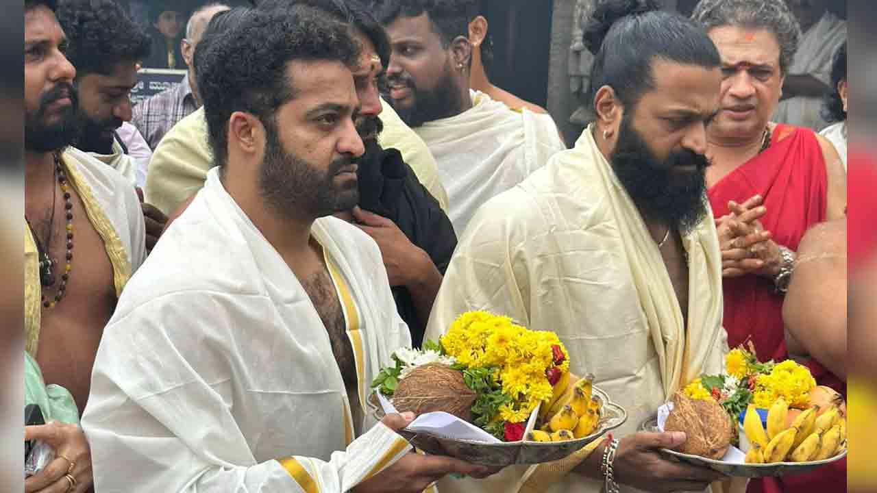Jr. NTR | మూకాంబిక అమ్మవారిని ద‌ర్శించుకున్న జూ.ఎన్టీఆర్.. ఫొటోలు