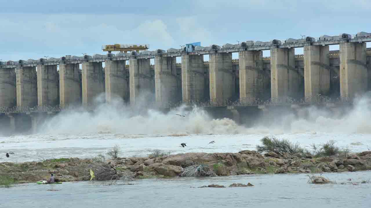 జూరాల డ్యాం @ ఐదు గేట్లు