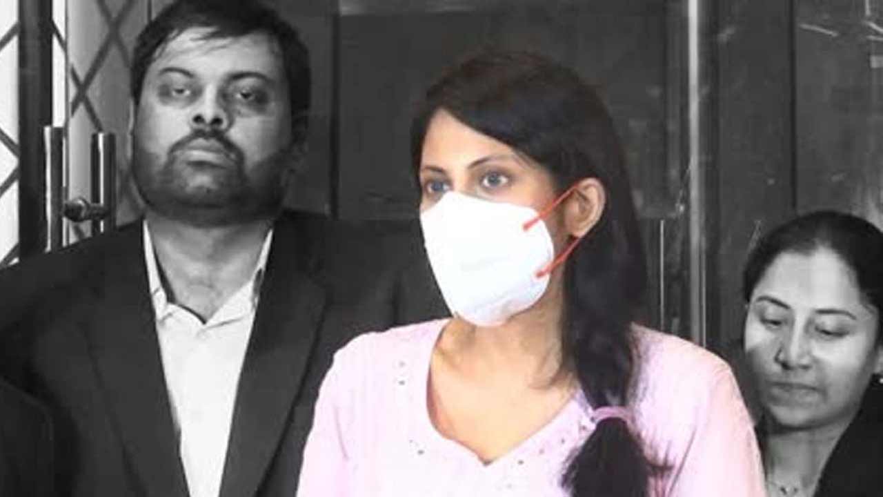 Kadambari Jethwani | కాదంబరి జెత్వానీ వ్యవహారంలో కొత్త ట్విస్ట్‌.. ఐఫోన్లు తెరిచేందుకు మరో ఫేక్‌ కేసు