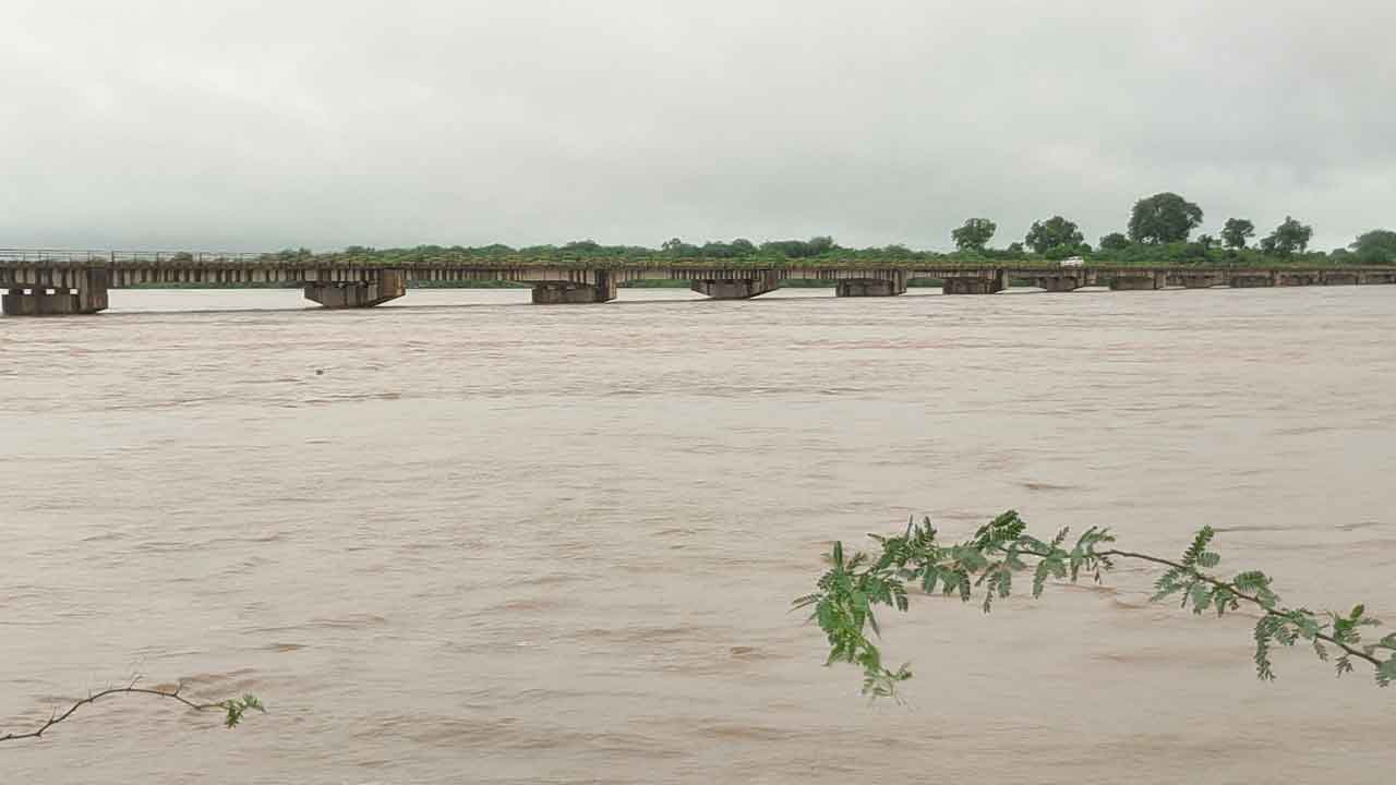 Heavy rains | కందకుర్తి వద్ద ఉధృతంగా గోదావరి ప్రవాహం