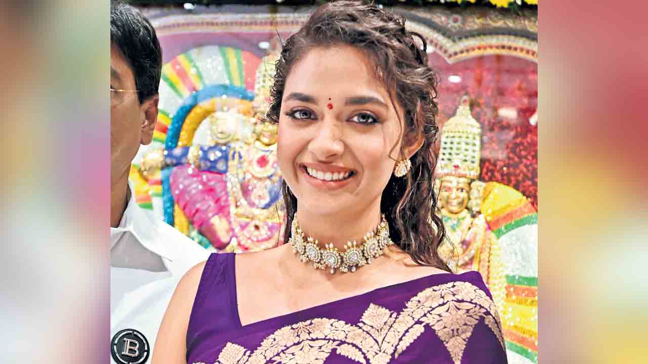 చమ్కీల అందం