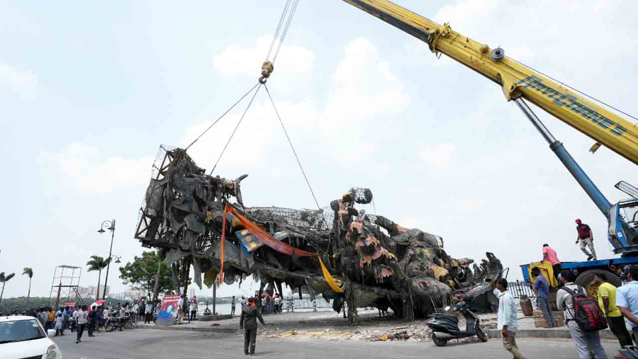 Khairatabad Ganesh | ఖైర‌తాబాద్ మ‌హా గ‌ణ‌ప‌తి అవ‌శేషాల తొల‌గింపు.. ఫొటోలు వైర‌ల్