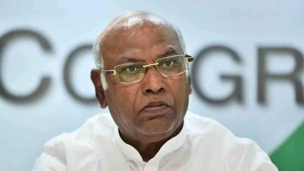 Mallikarjun Kharge | దళితులపై దమనకాండను అడ్డుకోవడంలో డబుల్‌ ఇంజన్‌ సర్కార్‌ వైఫల్యం