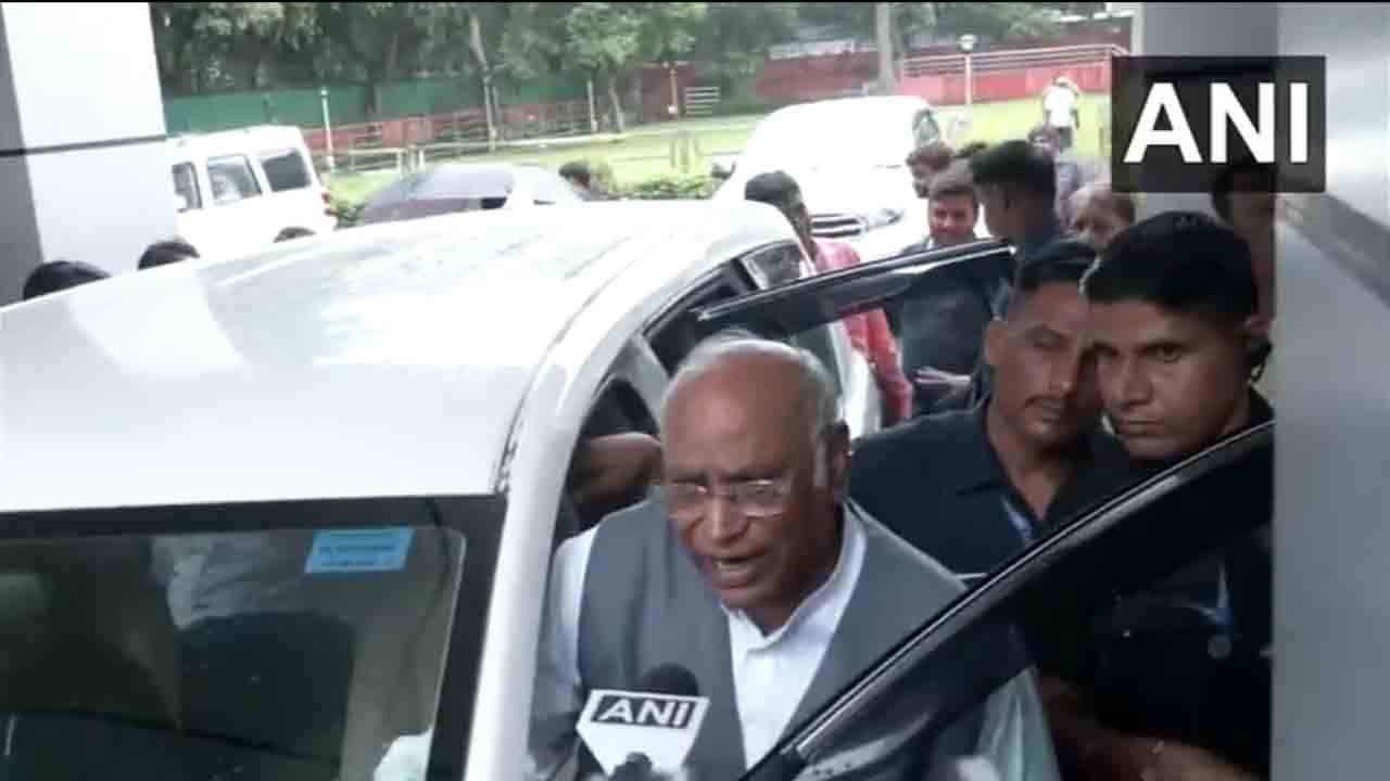 Mallikarjun Kharge | ప్రజాస్వామ్యంలో జమిలి ఎన్నికలు సాధ్యం కావు : కాంగ్రెస్‌