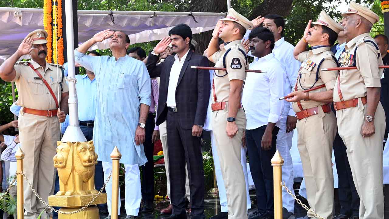 అసమాన త్యాగాల ఫలితమే నేటి స్వేచ్ఛా స్వాతంత్య్రాలు