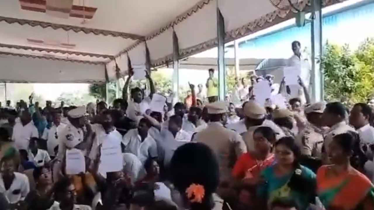 Siddipeta | కల్యాణ లక్ష్మి చెక్కుల పంపిణీలో రచ్చ రచ్చ.. మంత్రి కొండా సురేఖకు నిరసన సెగ