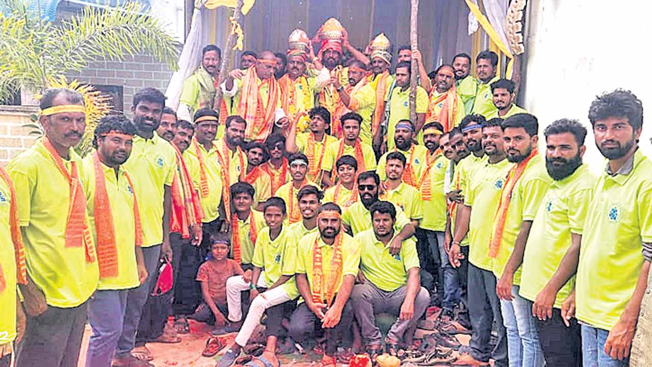 పోటాపోటీగా గణనాథుడి లడ్డూ వేలం