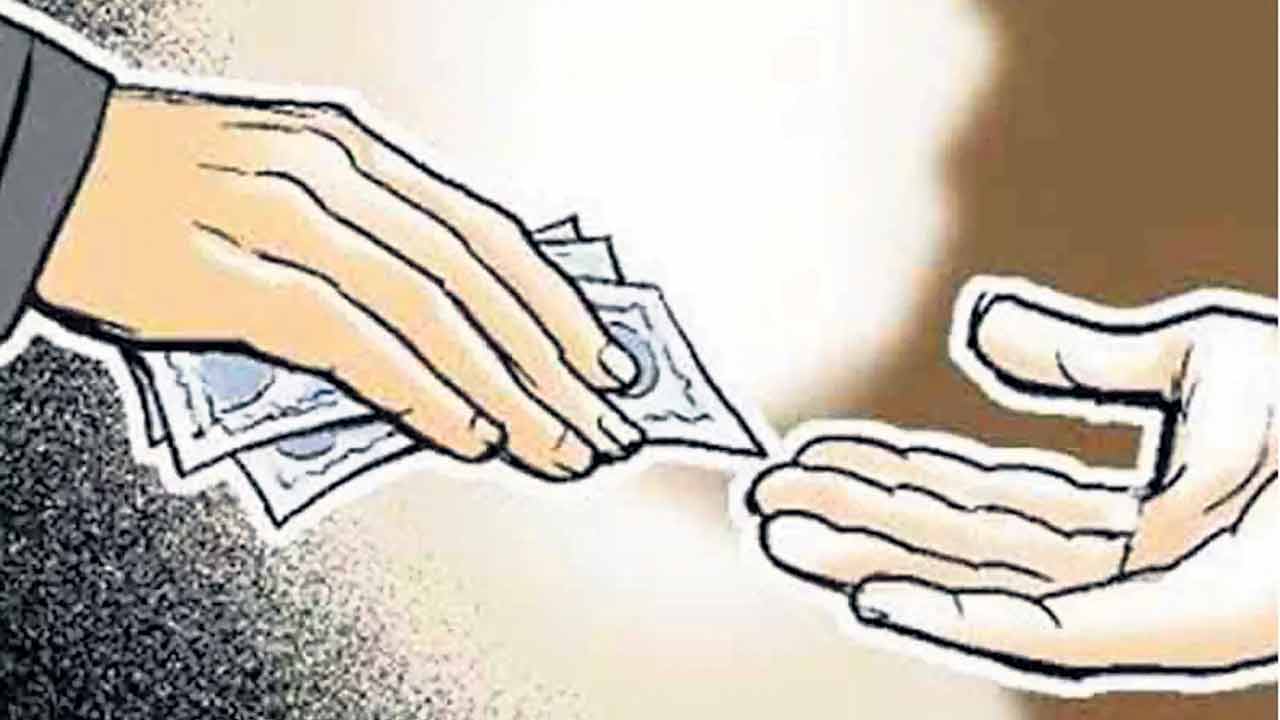 Pocharam Municipality | రెవెన్యూ చేతివాటం.. బోరు వేసుకునేందుకు 50 వేలు డిమాండ్‌