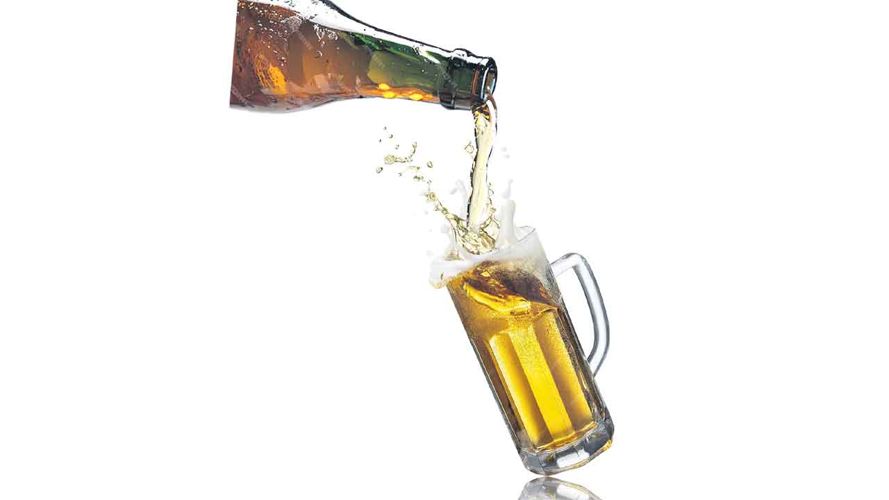 ఆంక్షల వేళ.. మద్యం వరద