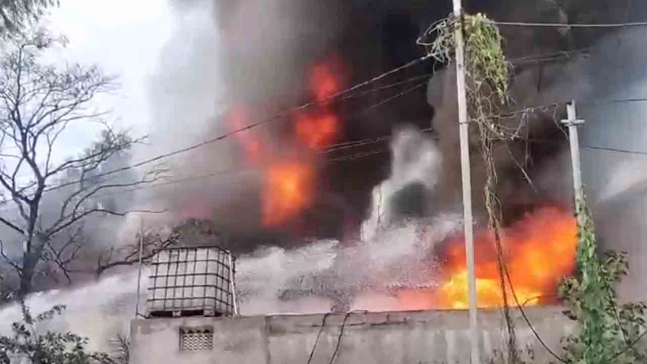 Hyderabad | మ‌ల్లాపూర్ పారిశ్రామిక‌వాడ‌లో భారీ అగ్నిప్ర‌మాదం