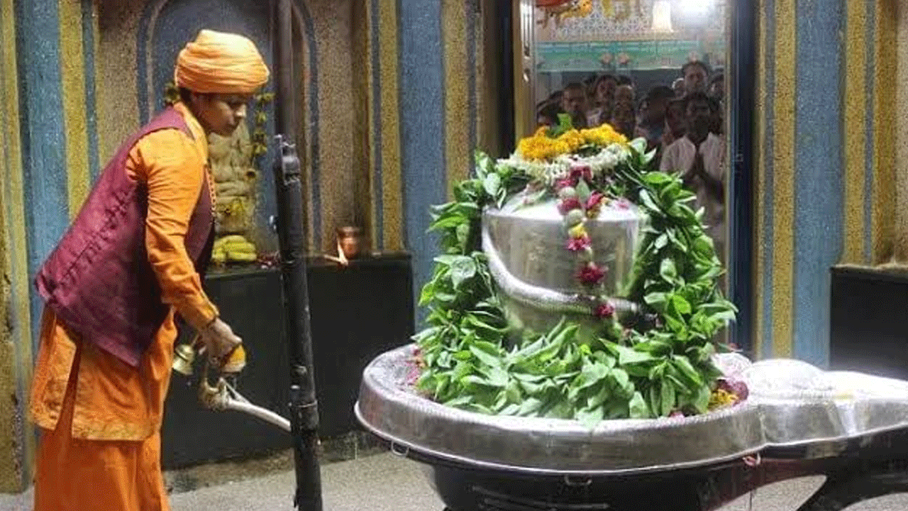 Mankameshwar Temple: తిరుప‌తి లడ్డూ వివాదం.. ఆ ఆల‌యంలో ప్ర‌సాదాల‌పై నిషేధం