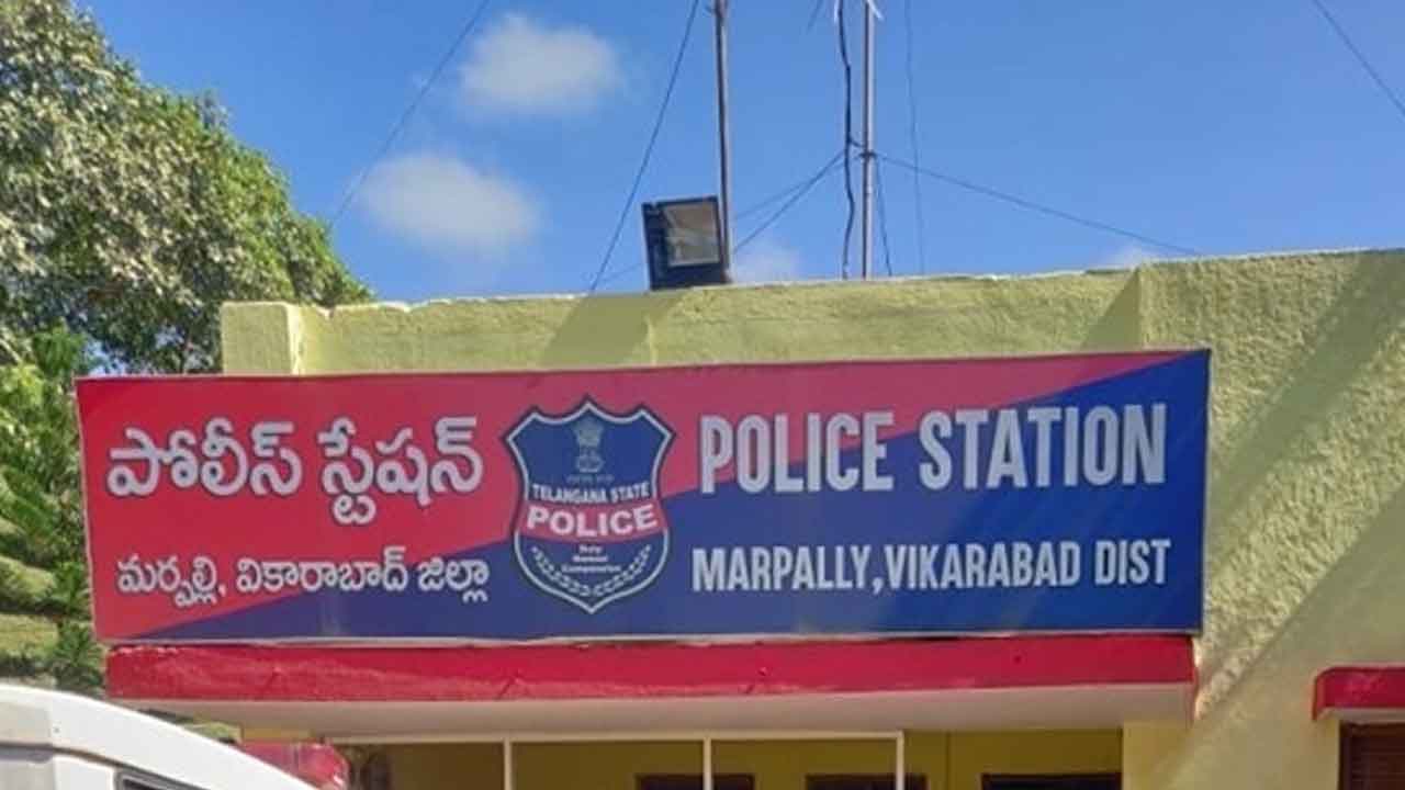 Marpally | ఇద్దరు యువకులను చితకబాదిన పోలీసులు.. మర్పల్లి పోలీస్ స్టేషన్ వద్ద ఉద్రిక్త పరిస్థితులు