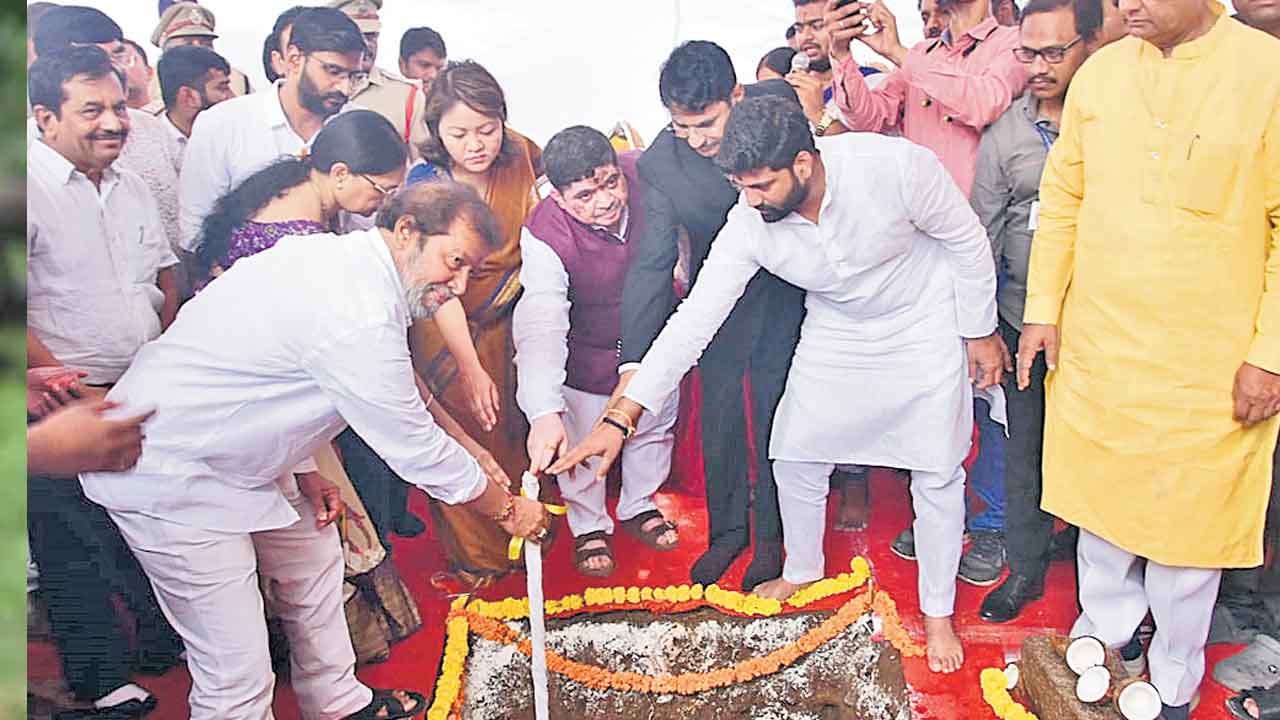 ‘ఉస్మానియా’లో హాస్టల్‌ భవనాలకు శంకుస్థాపన