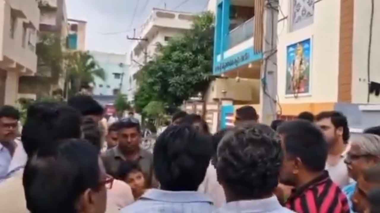 Musi River | మూసీ నది పరివాహక ప్రాంతంలో సర్వే.. అధికారులను అడ్డుకున్న స్థానికులు