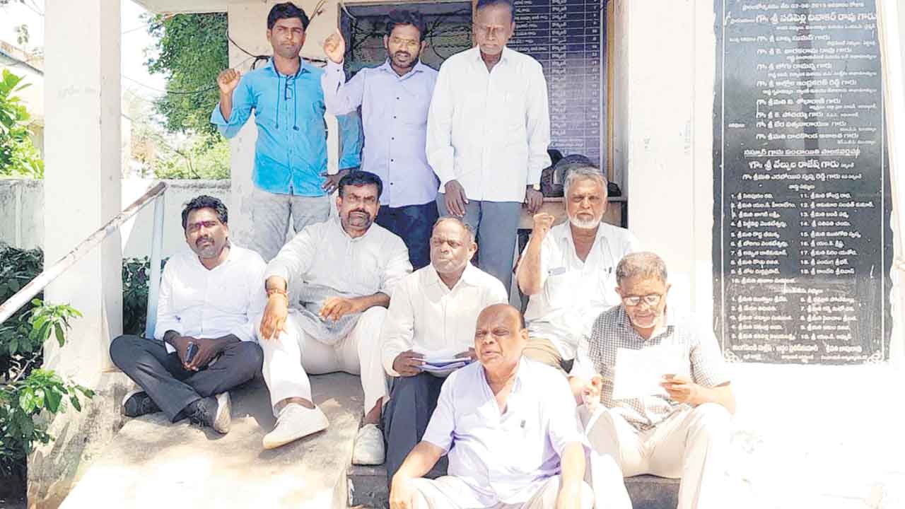 అక్రమాలపై విచారణ జరిపించాలి