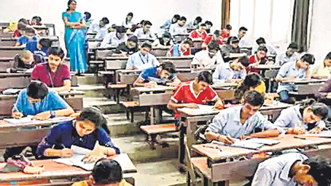 NEET | నీట్‌ ‘స్థానిక’ విద్యార్థులకు ఊరట.. సుప్రీంకోర్టు మధ్యంతర ఉత్తర్వులు