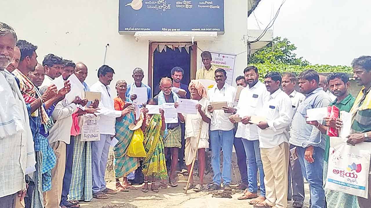 గవర్నర్‌ గారూ.. రుణమాఫీ అయ్యేలా చూడండి