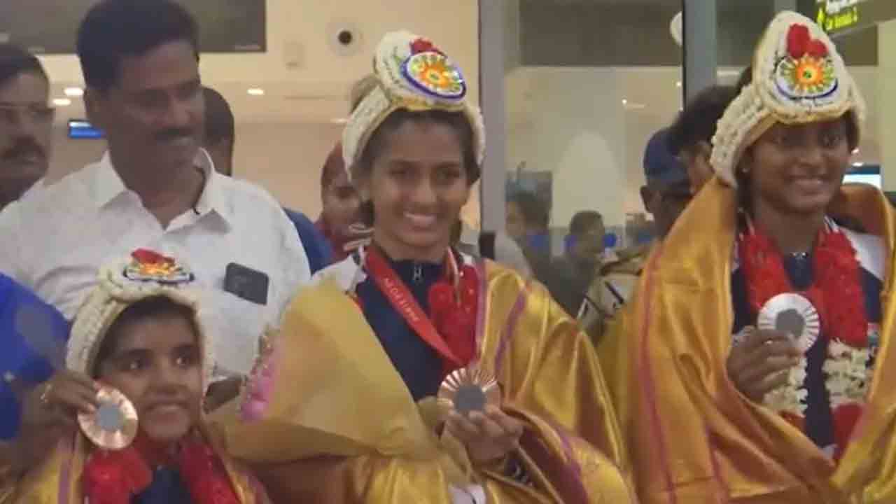 Paralympics Medalists | ఒలింపిక్ విజేత‌ల‌కు ఘ‌న స్వాగ‌తం.. వీడియో