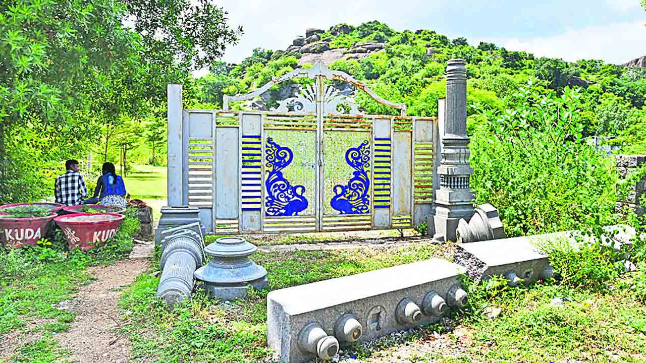 మూగబోతున్న సప్తస్వనాలు