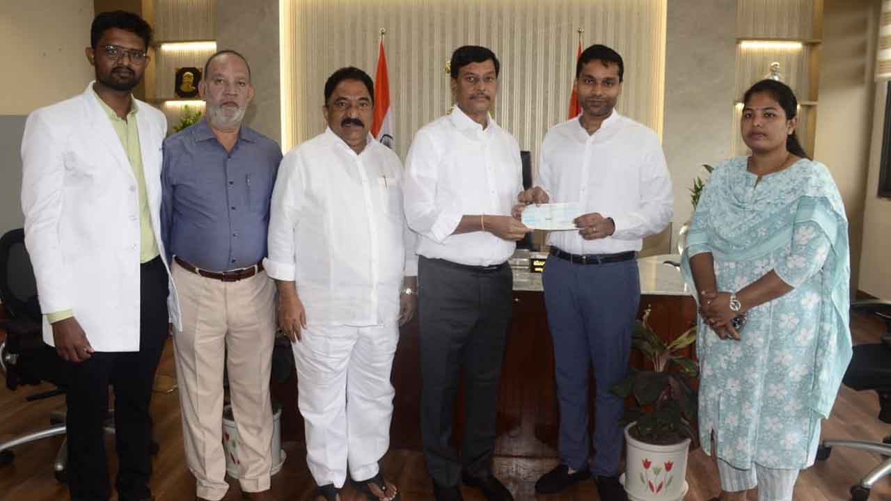 Parthasarathy Reddy | ఖమ్మం వరద బాధితులకు రూ. కోటి విరాళం అందజేసిన ఎంపీ పార్థసారథి రెడ్డి