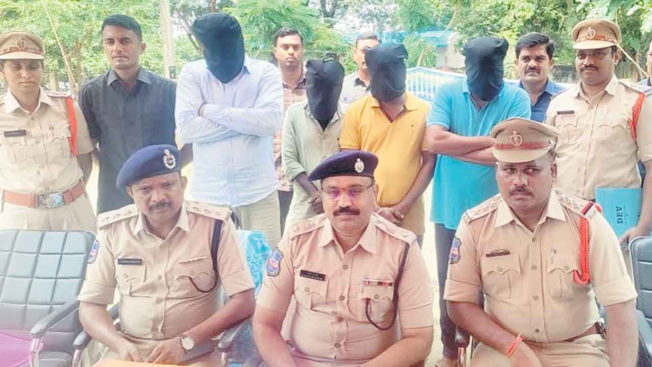 మత్తడి ధ్వంసం కేసులో నిందితుల అరెస్ట్‌