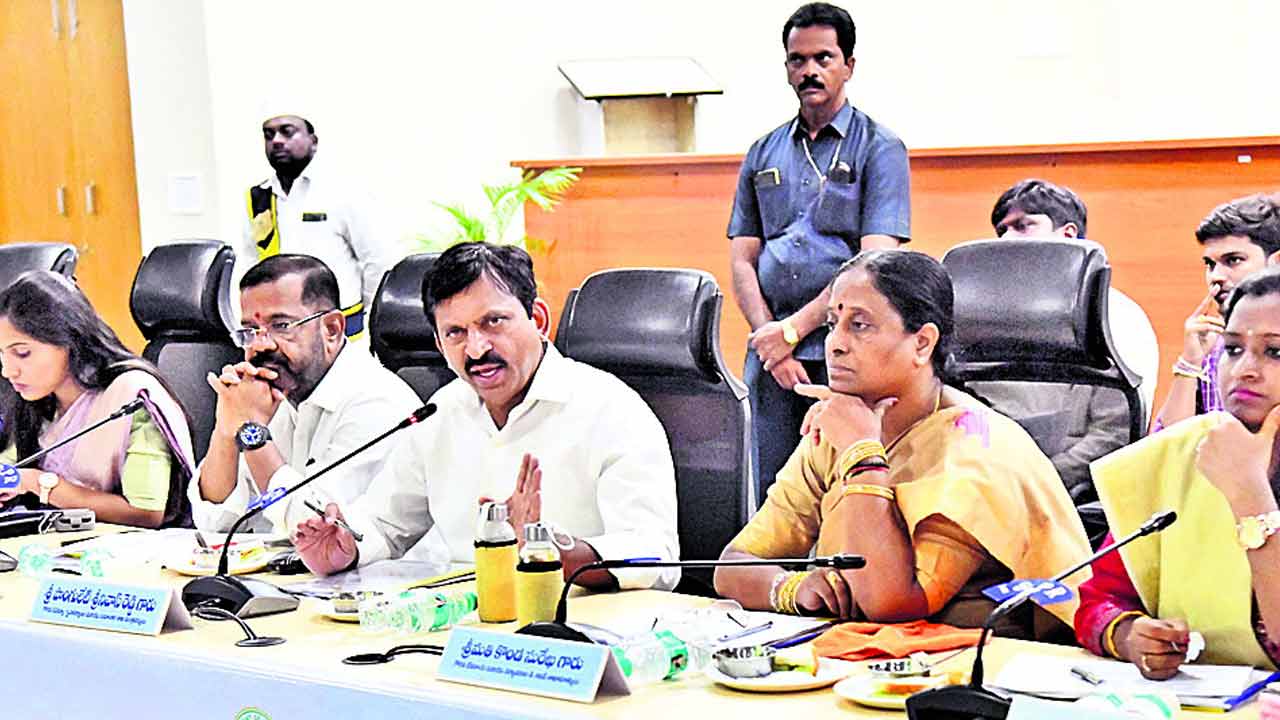 నాలాలు కబ్జాపై ఉక్కుపాదం