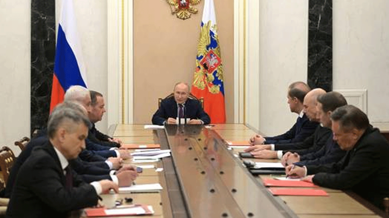 Nuclear Weapons: బాలిస్టిక్‌, క్రూయిజ్ మిస్సైళ్లు వాడితే.. ఆ దేశాల‌పై అణుదాడి చేస్తాం..కొత్త అణు సిద్ధాంతం ప్ర‌క‌టించిన పుతిన్‌